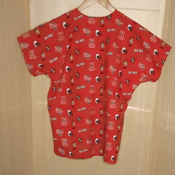 Scrub Dudz Red University Of Nebraska Scrub Top Small - Picture 2 of 6